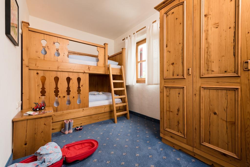 Ansitz Wirtsgut - Familienappartements In Den Bergen 莱奥冈 外观 照片