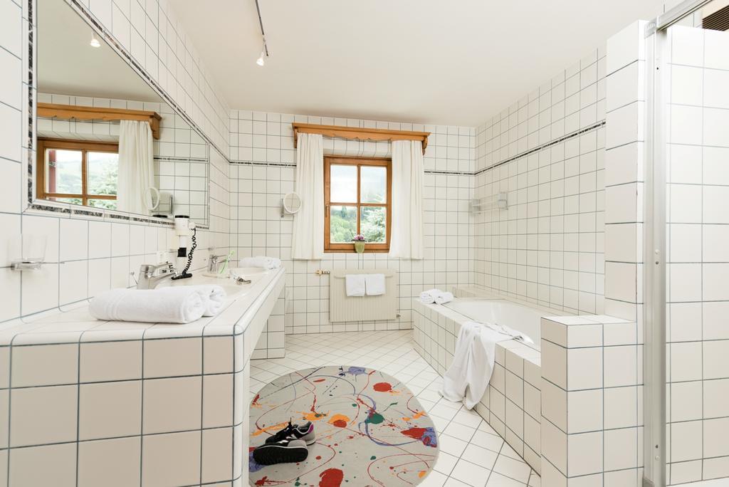 Ansitz Wirtsgut - Familienappartements In Den Bergen 莱奥冈 外观 照片